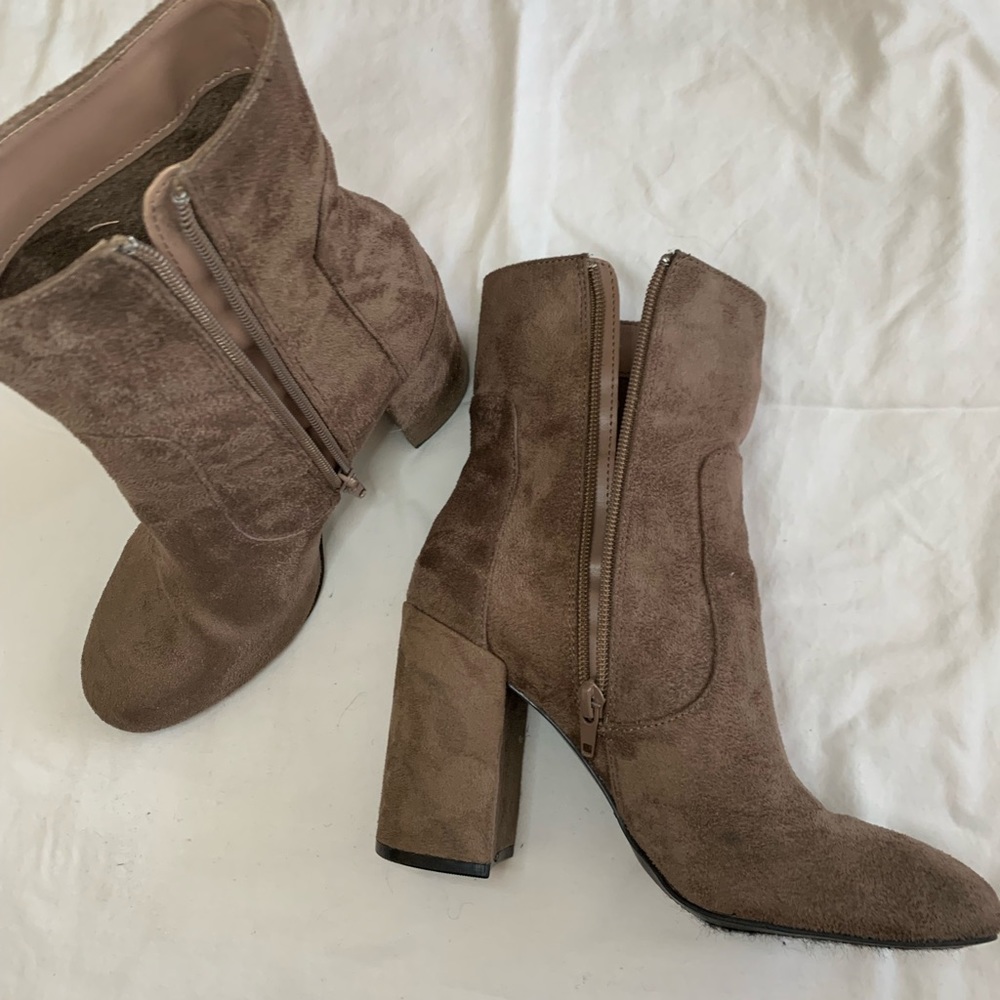 Forever 21 brown suede chunky heel boot